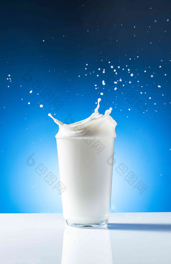 牛奶落下奶行动高质量照片