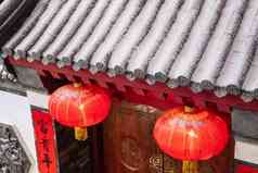 中式庭院门口过年写实图片