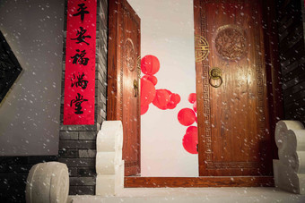 雪中的中式庭院门口文字清晰图片