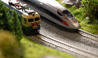 高速列车铁轨轨道标志交通氛围图片