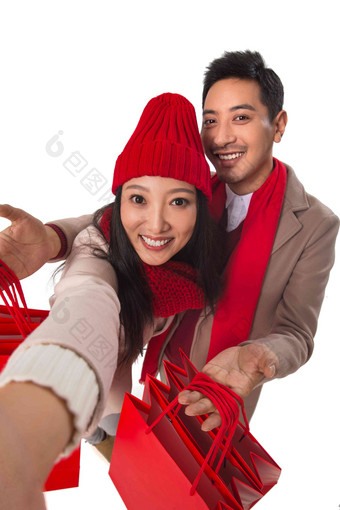 青年夫妇新年购物