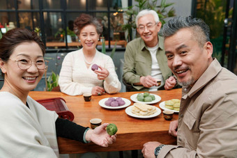 <strong>中老年</strong>朋友喝茶<strong>中老年</strong>女人养生写实影相