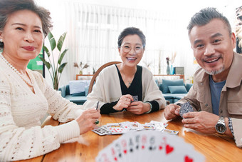 快乐玩<strong>扑克牌</strong>老年夫妇中老年女人水平构图影相