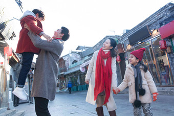 幸福的一家人逛街旅行亚洲氛围摄影