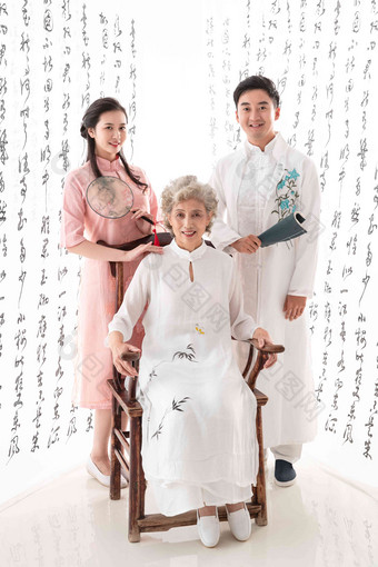 穿中式服装的复古家庭传统节日高清镜头