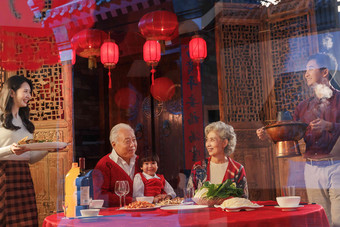 幸福东方家庭准备过年吃的团圆饭女人高质量镜头