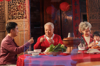 幸福东方家庭过年聚餐传统节日高清影相