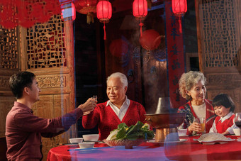 幸福东方家庭过年聚餐中国清晰摄影图