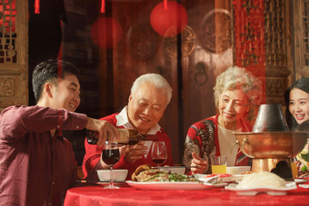 幸福东方家庭过年聚餐家高端摄影