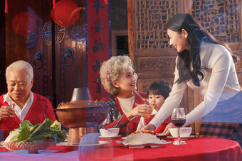 幸福东方家庭过年聚餐传统文化高清镜头