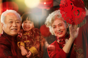 幸福的祖父母和孙子传统节日氛围照片