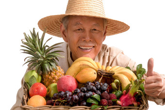 老农民出示自家水果生活方式摄影