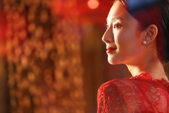 窗前的年轻女人中国人写实摄影图