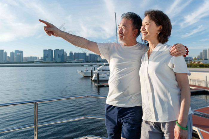 老年夫妇出海海景清晰图片