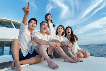 家庭日光浴夏天祖母场景