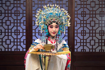 演员中国京剧古服装饰头巾高质量照片