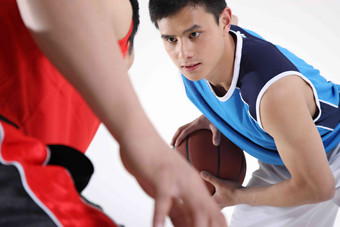 东方青年男子打篮球竞技运动素材