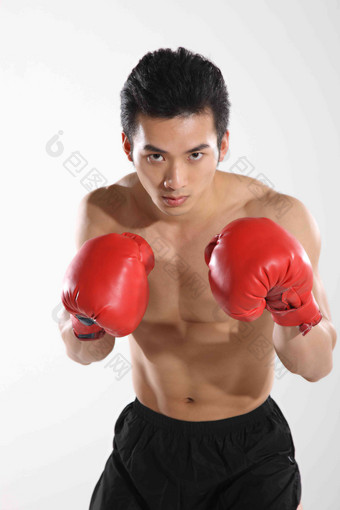 东方青年男子拳击运动