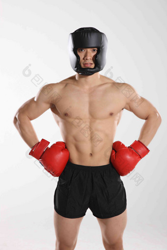 东方青年男子拳击运动快乐高质量图片