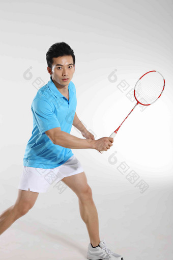 东方青年男子打网球