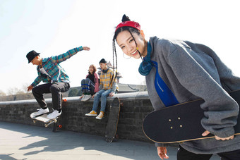 男人滑板四个人青春期氛围影相