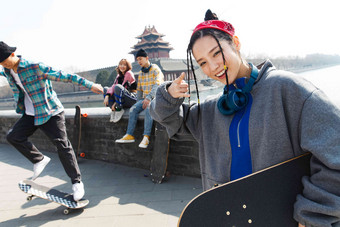 年轻人街头运动酷东方人氛围照片