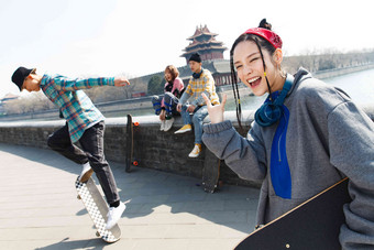青年人极限运动友谊中国人写实摄影