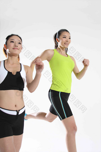 东方青年女子跑步运动员写实照片