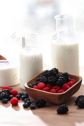牛奶食物桑葚酸奶清晰摄影