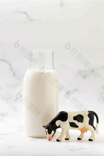 牛奶奶牛饮料创意写实摄影