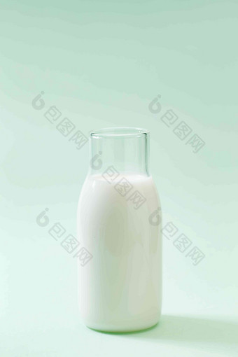牛奶溢出纯洁高清镜头
