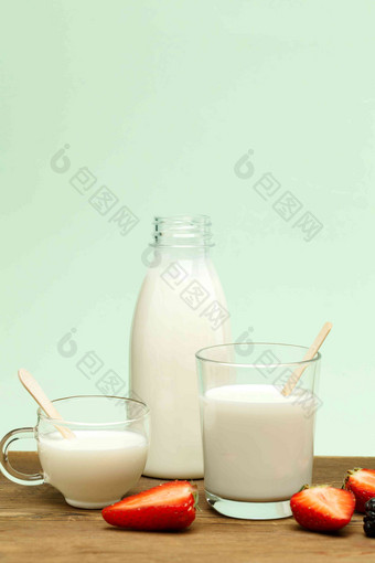 豆浆奶柱少量物体清晰图片