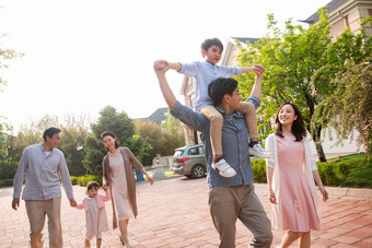 快乐家庭散步户外东亚幸福高端照片