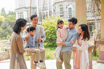 快乐家庭秋千户外东亚亚洲氛围摄影