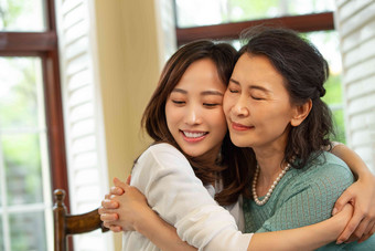 幸福母女母女拥抱中国高清照片