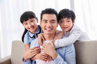 幸福的父亲和孩子彩色<strong>图片高清图片</strong>
