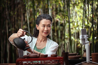 老年人在线<strong>直播</strong>茶艺传统文化写实影相