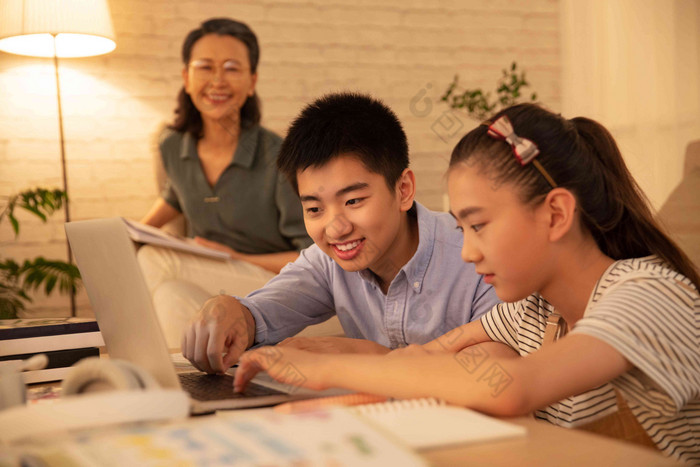 学生学习在线教育居室便利