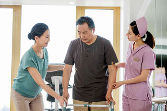 医务工作者锻炼康复中国保护工作服高质量相片