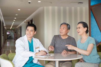 医生和患者谈话中国氛围拍摄