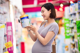 孕妇在超市购物孕育清晰拍摄