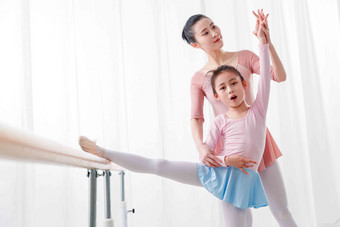 跳舞亚洲人女孩无忧无虑清晰素材