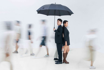 商务人士<strong>雨伞</strong>防护风险行人清晰图片