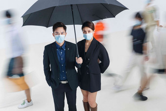 商务男女戴口罩团队预防东亚镜头