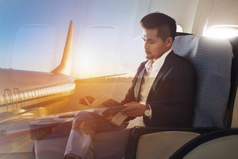 商务男士乘坐飞机白领氛围摄影
