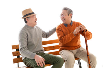 两位老朋友坐在长椅上聊天<strong>快乐图片</strong>