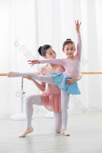 跳舞东方人学生学龄儿童高质量相片