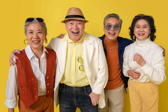 快乐又时尚的老年人东亚写实图片