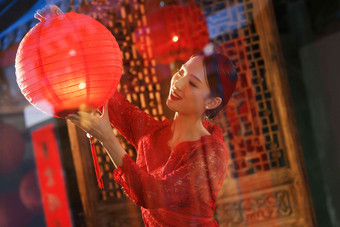 年轻女人灯笼中国一个人高质量摄影图
