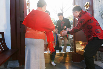 幸福家庭<strong>回家</strong>过新年